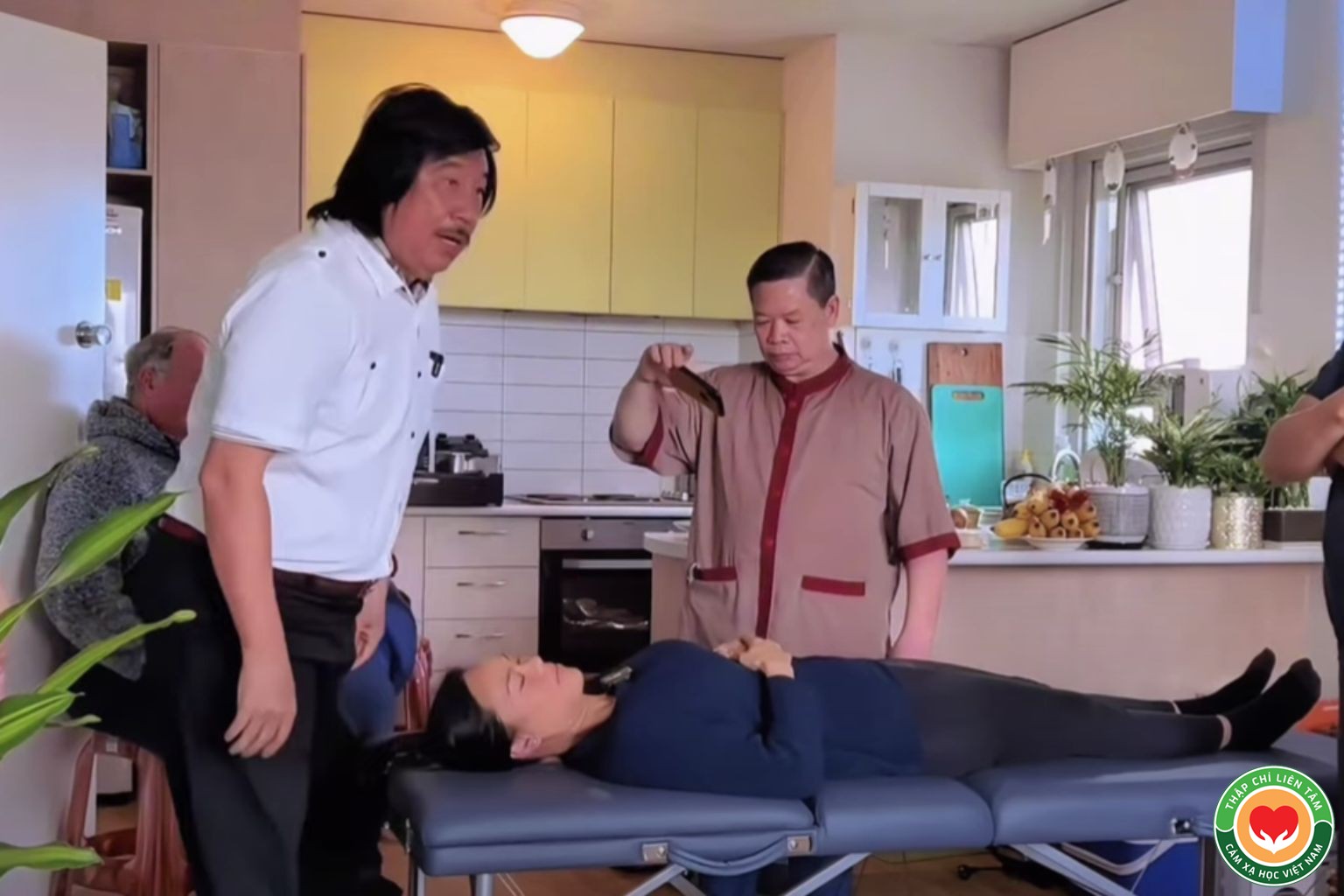 Bấm Huyệt Chữa Đau Vai Gáy (Bài 71)