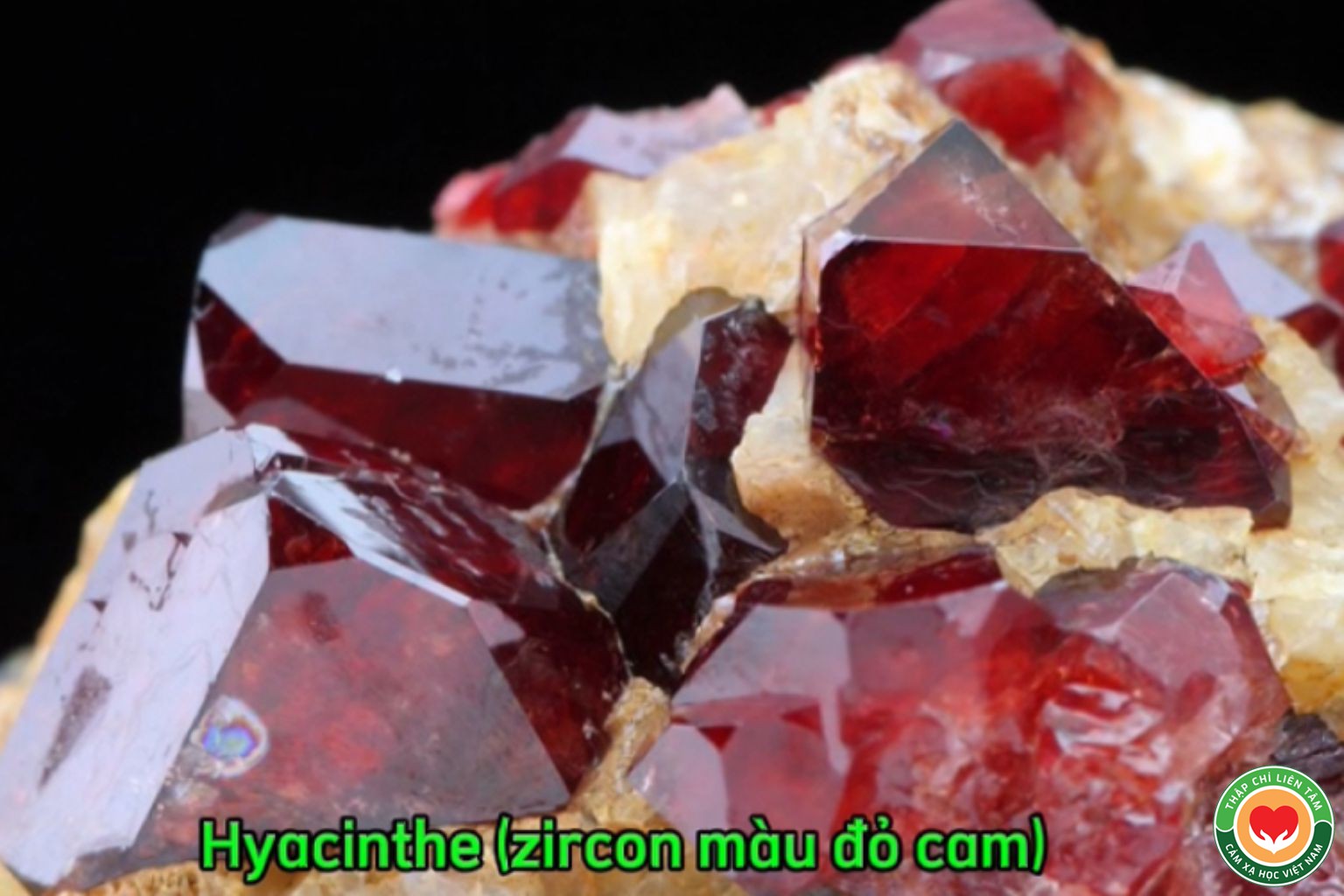 Đá Hyacinthe (Zircon Đỏ Cam): Ý Nghĩa, Tác Dụng và Ứng Dụng (bài 67)