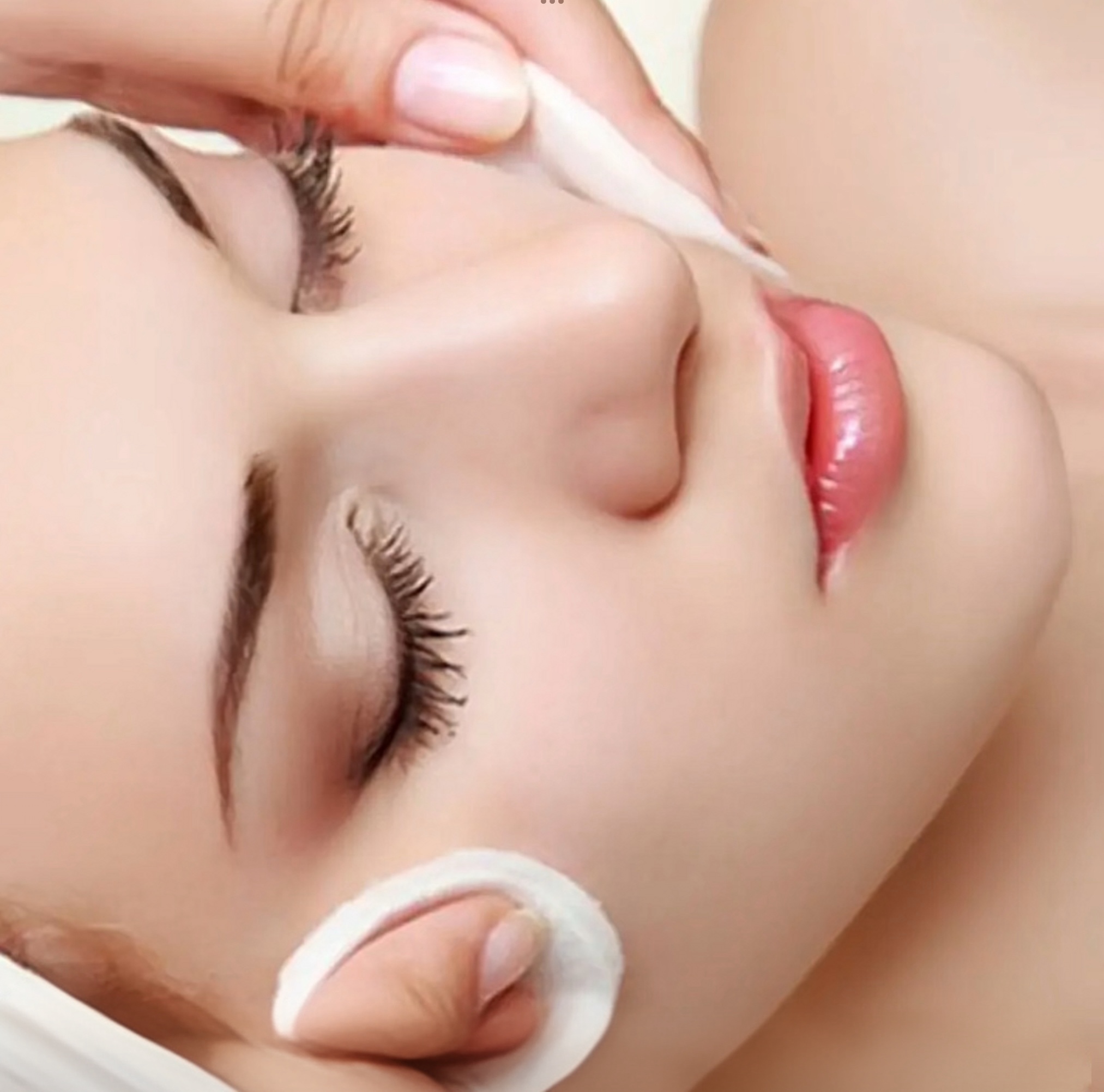 Massage Quét Khuôn Mặt: Bí Quyết Cho Làn Da Tươi Trẻ Và Săn Chắc (bài 7)