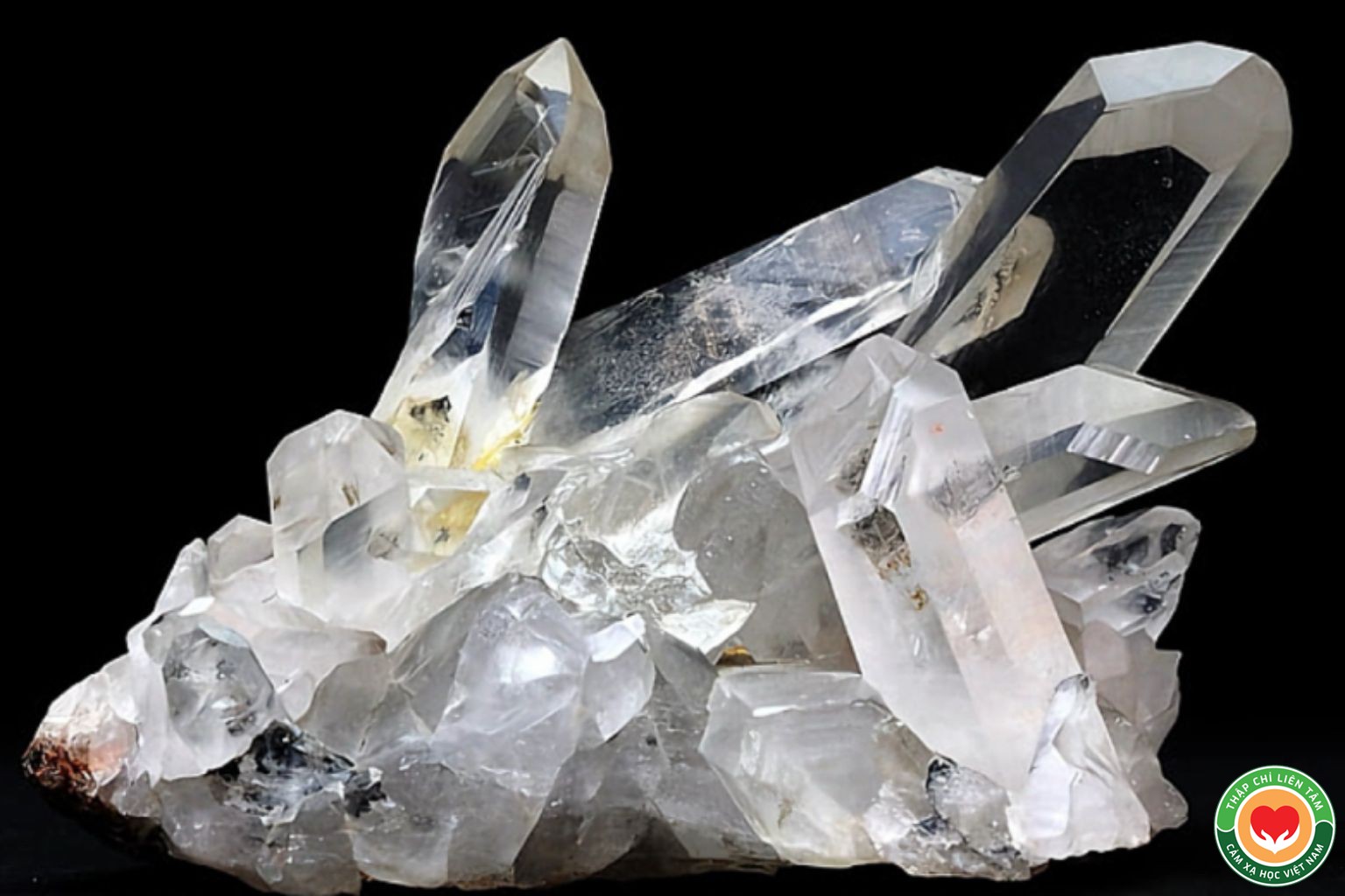 Tinh Thể Thạch Anh (Cristal de Roche): Ý Nghĩa, Tác Dụng và Ứng Dụng (bài 55)